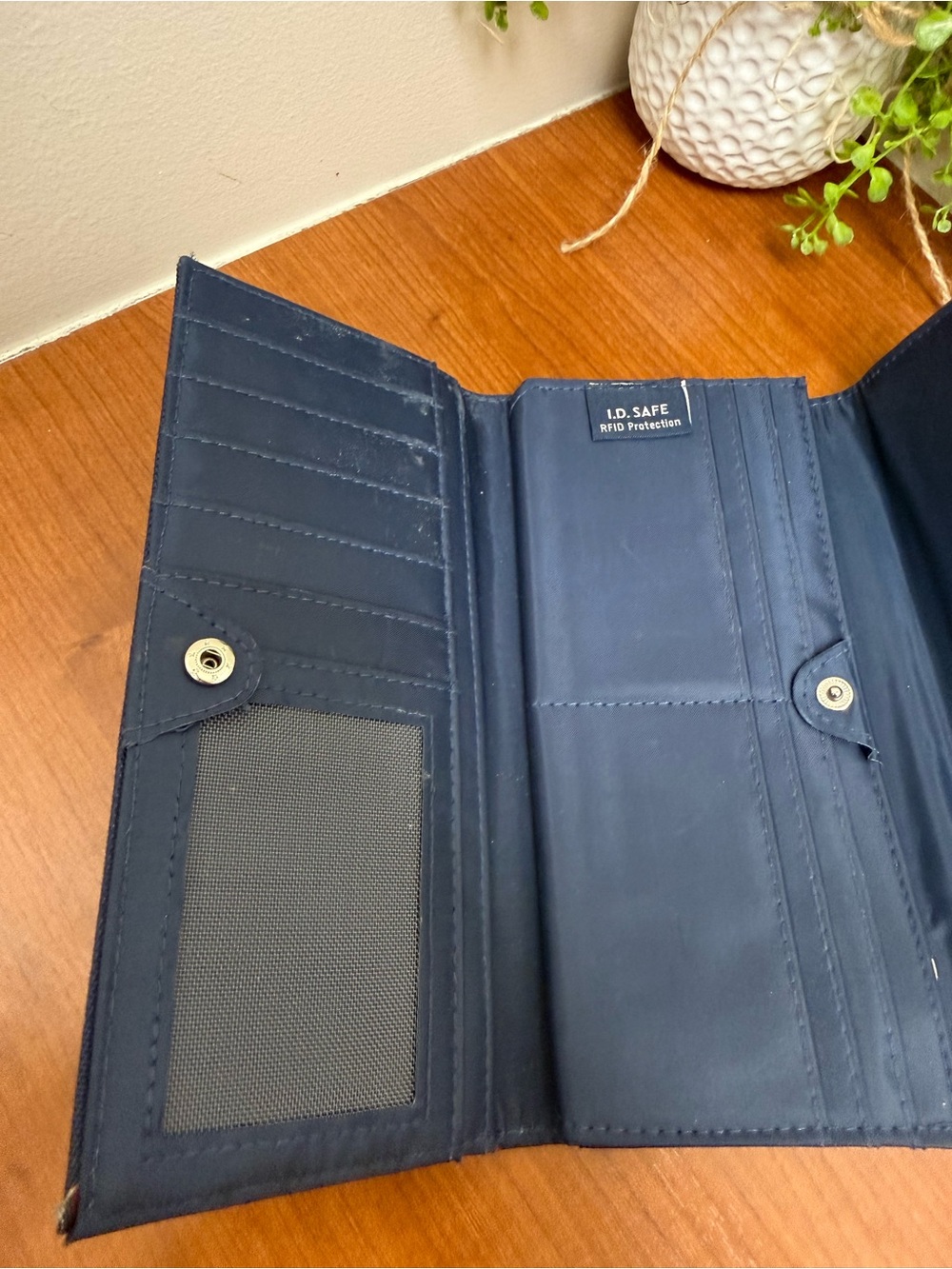 Nautica Wallet American With RFID EUC - Picture 5 of 5